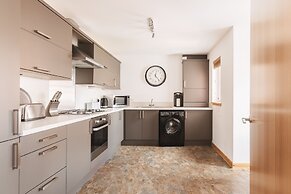 Apartment - 2 Bedrooms - Pet Friendly - Parking