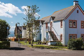 Apartment - 2 Bedrooms - Pet Friendly - Parking