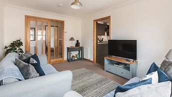 Apartment - 2 Bedrooms - Pet Friendly - Parking