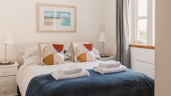 Apartment - 2 Bedrooms - Pet Friendly - Parking
