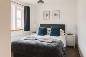 Apartment - 2 Bedrooms - Pet Friendly - Parking