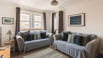 Apartment - 2 Bedrooms - Pet Friendly - Parking
