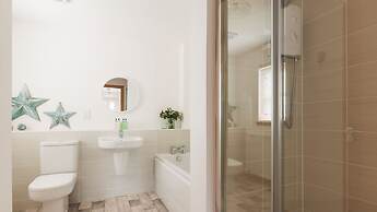 Apartment - 2 Bedrooms - Pet Friendly - Parking