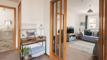 Apartment - 2 Bedrooms - Pet Friendly - Parking