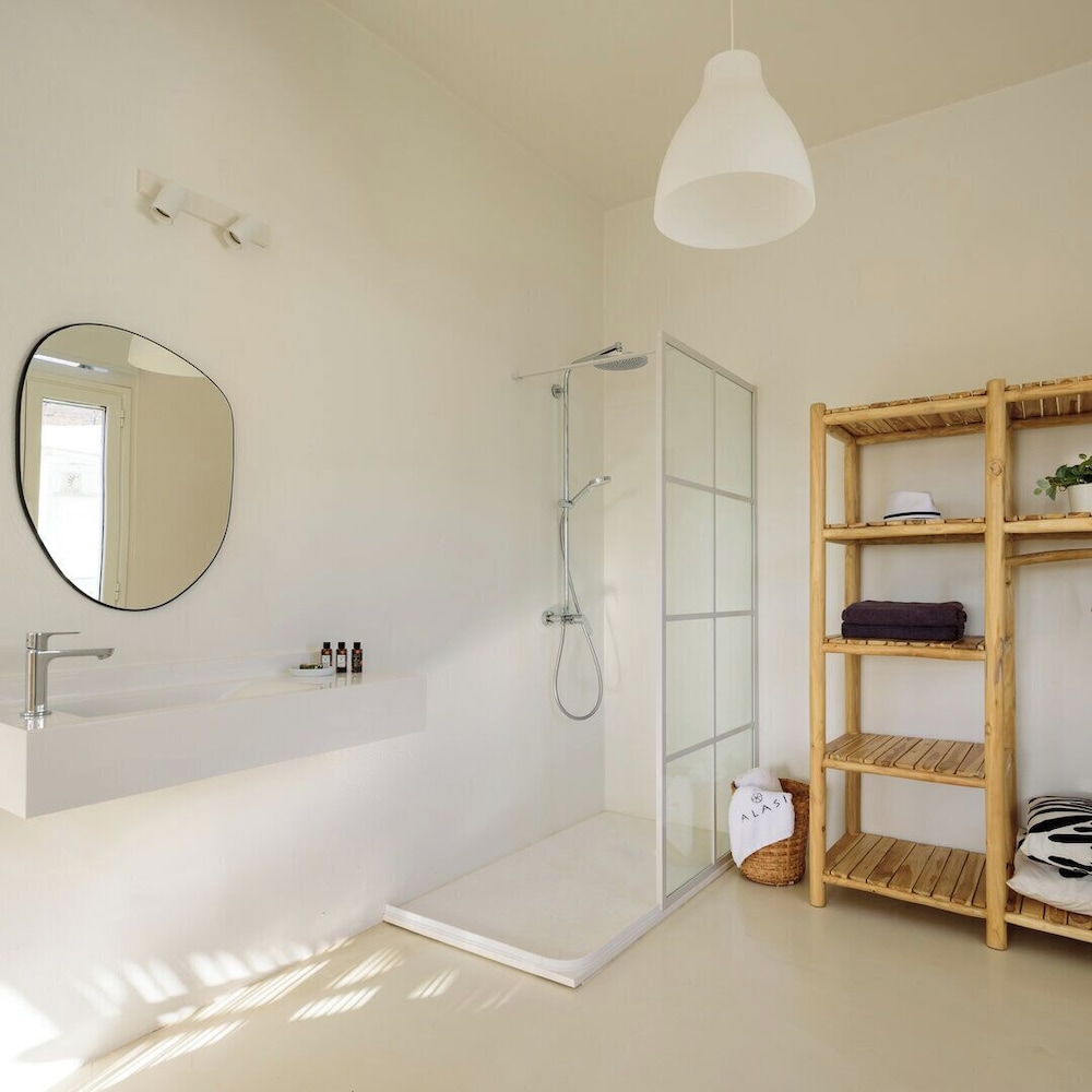 ALASI NEW Hotel - Private Jacuzzi Suites