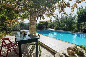 Dream 2 -traditional House With Pool To Share
