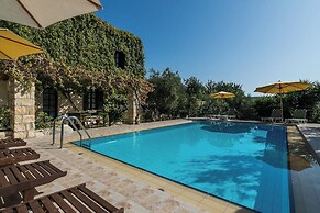 Dream 2 -traditional House With Pool To Share