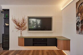 Little Palms by Burleigh Letting Co