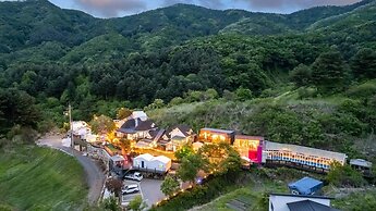 Gapyeong Dongban84 Glamping&pool Villa