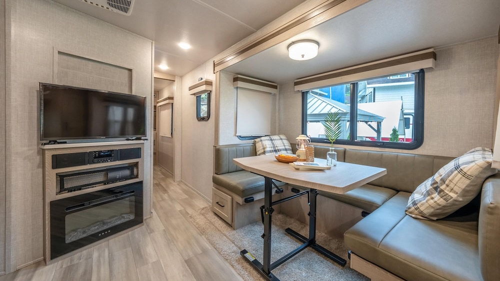 Gapyeong Dongban84 Glamping&pool Villa