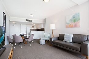Swell Apartments - by Burleigh Letting