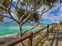 Swell Apartments - by Burleigh Letting