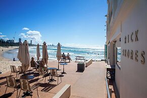 Swell Apartments - by Burleigh Letting