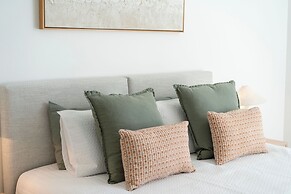 Swell Apartments - by Burleigh Letting