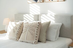 Swell Apartments - by Burleigh Letting