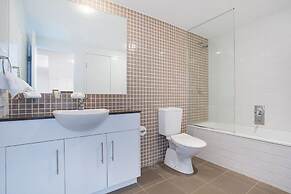 Swell Apartments - by Burleigh Letting