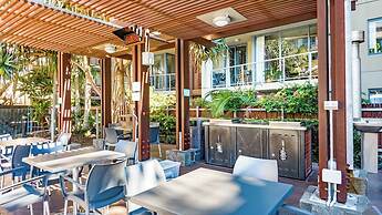 Swell Apartments - by Burleigh Letting