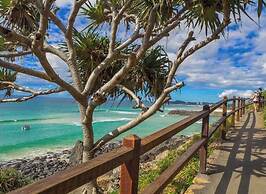 Swell Apartments - by Burleigh Letting
