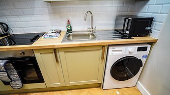 E2M Wisteria House Heathrow Free Parking