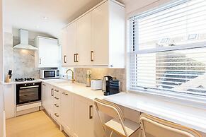 Stylish Apartment In Leafy Richmond