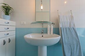 Bright Apartment near Parco Dora