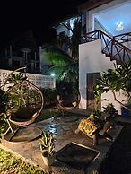 Zanzicrown Hotel