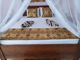 Zanzicrown Hotel
