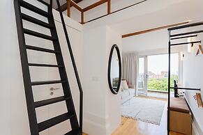 Liiiving - Mezzanine Delight Balcony