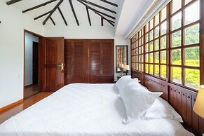 Hotel Chalet El Castillo by Majuva