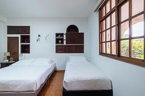 Hotel Chalet El Castillo by Majuva