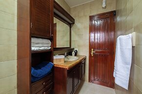 Hotel Chalet El Castillo by Majuva