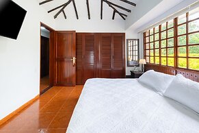 Hotel Chalet El Castillo by Majuva