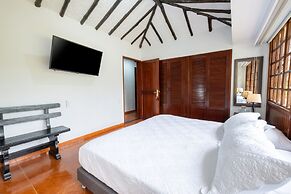 Hotel Chalet El Castillo by Majuva