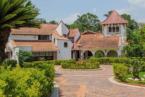 Hotel Chalet El Castillo by Majuva