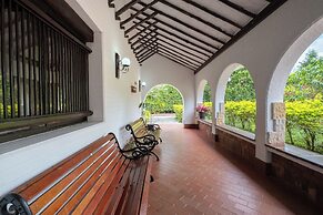 Hotel Chalet El Castillo by Majuva