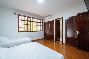Hotel Chalet El Castillo by Majuva