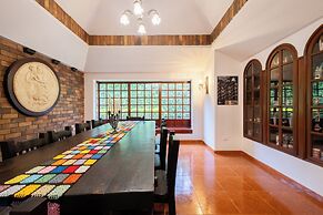 Hotel Chalet El Castillo by Majuva