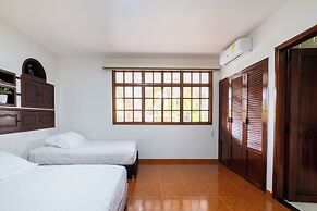 Hotel Chalet El Castillo by Majuva