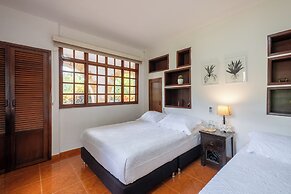 Hotel Chalet El Castillo by Majuva