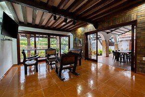 Hotel Chalet El Castillo by Majuva