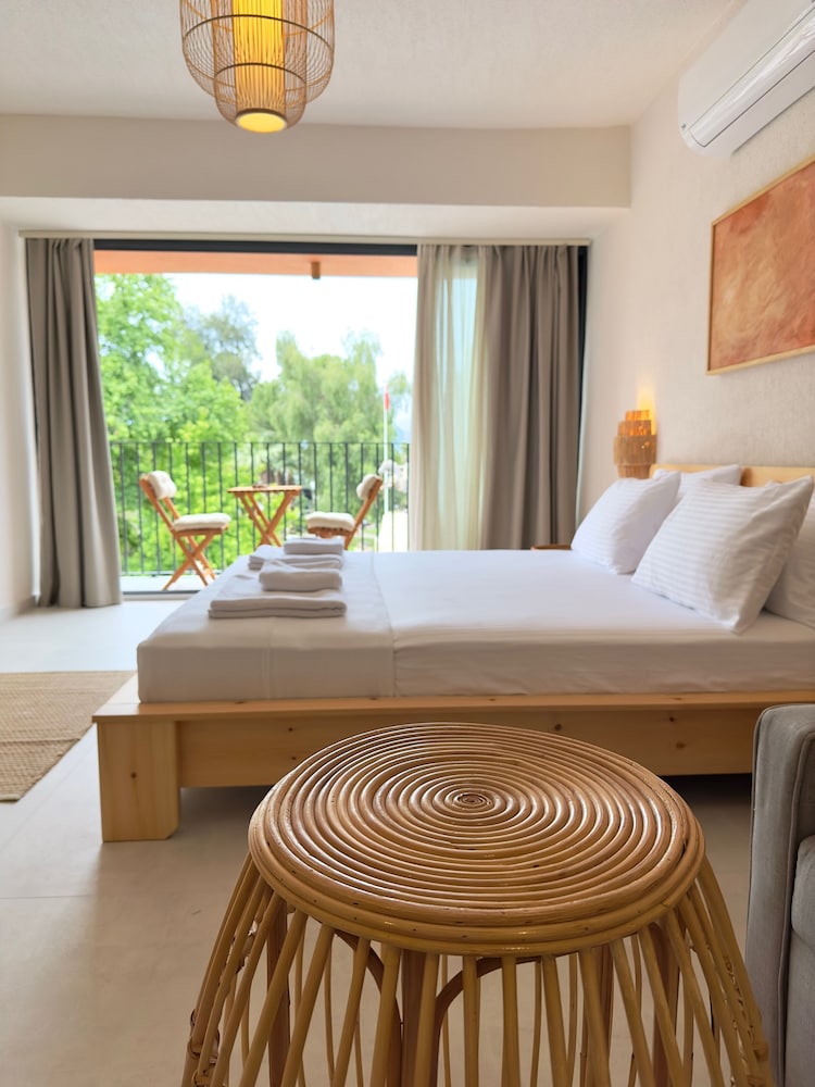 Rue Rooms