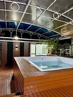 HOTEL SIX AVENUE