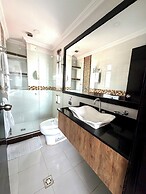 HOTEL SIX AVENUE
