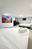 HOTEL SIX AVENUE