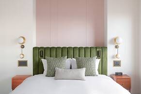 THE MARK GRAND HOTEL
