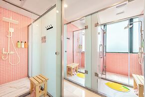 Lemon Hotel