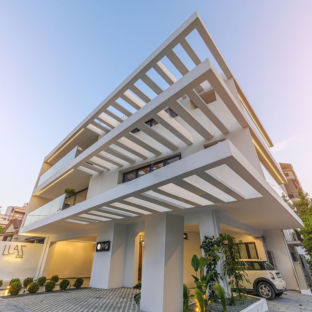 Luaz Suites Volos Center