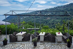 Paradeisos Studio With Garden View