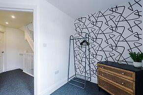 Lovely 4 Bed Litherland Apartment