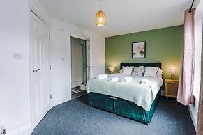 Lovely 4 Bed Litherland Apartment